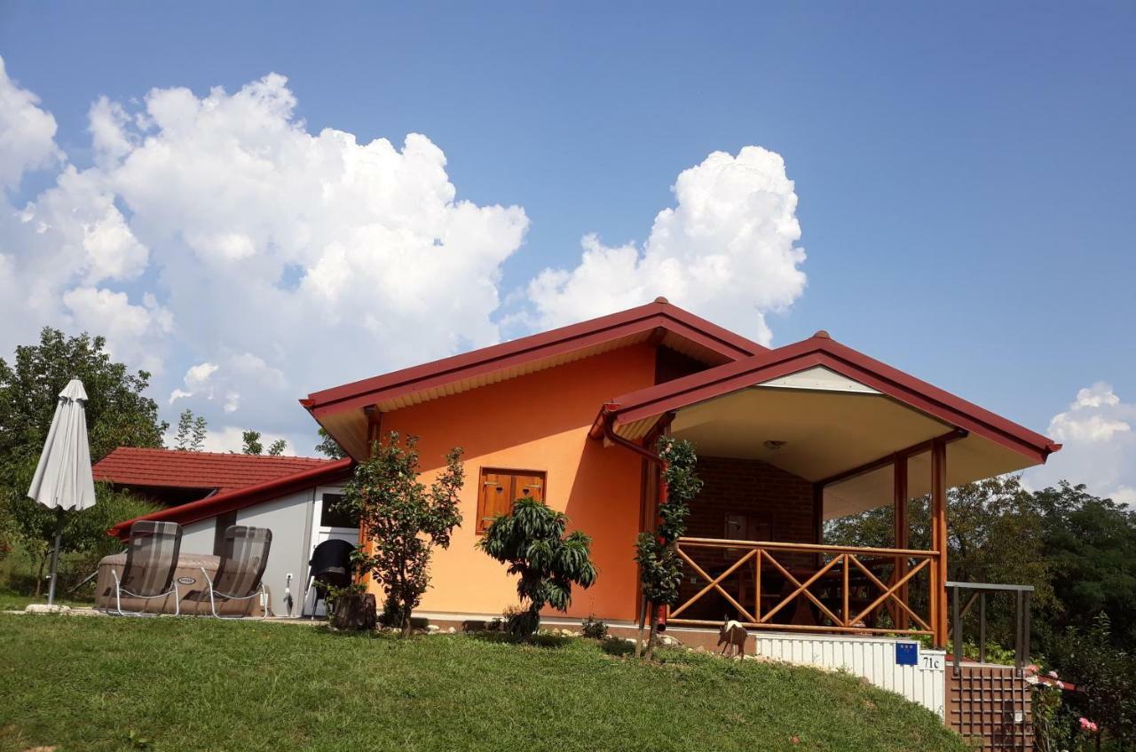 Вилла Kuca Za Odmor "Nedeljko"/ Holliday Hause "Nedeljko" Свети-Мартин-на-Мору Экстерьер фото