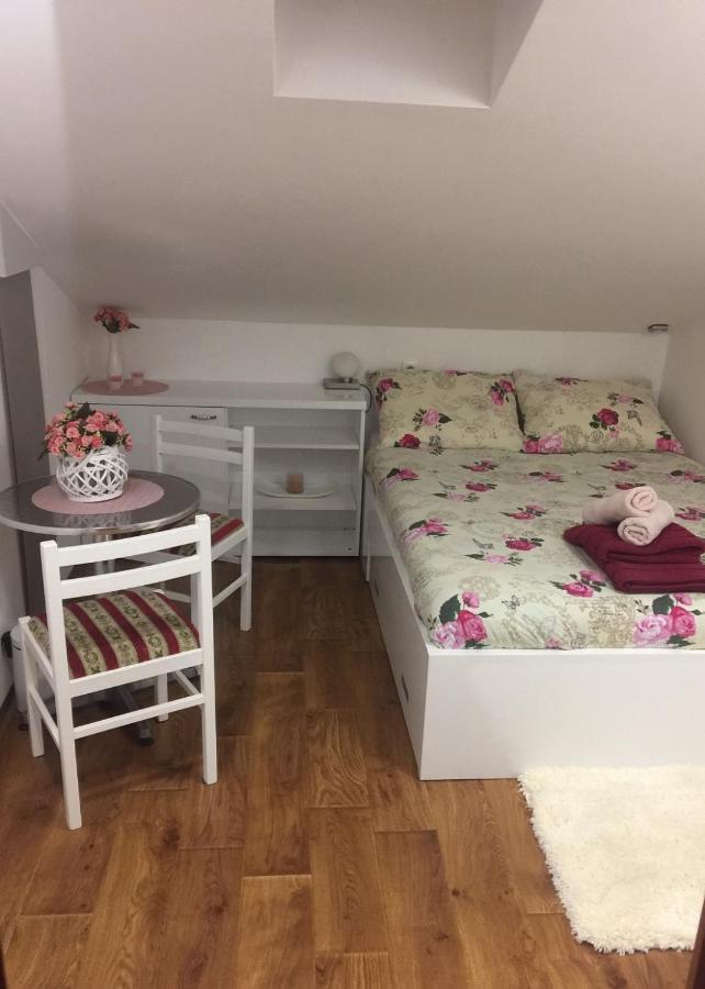 Вилла Kuca Za Odmor "Nedeljko"/ Holliday Hause "Nedeljko" Свети-Мартин-на-Мору Экстерьер фото