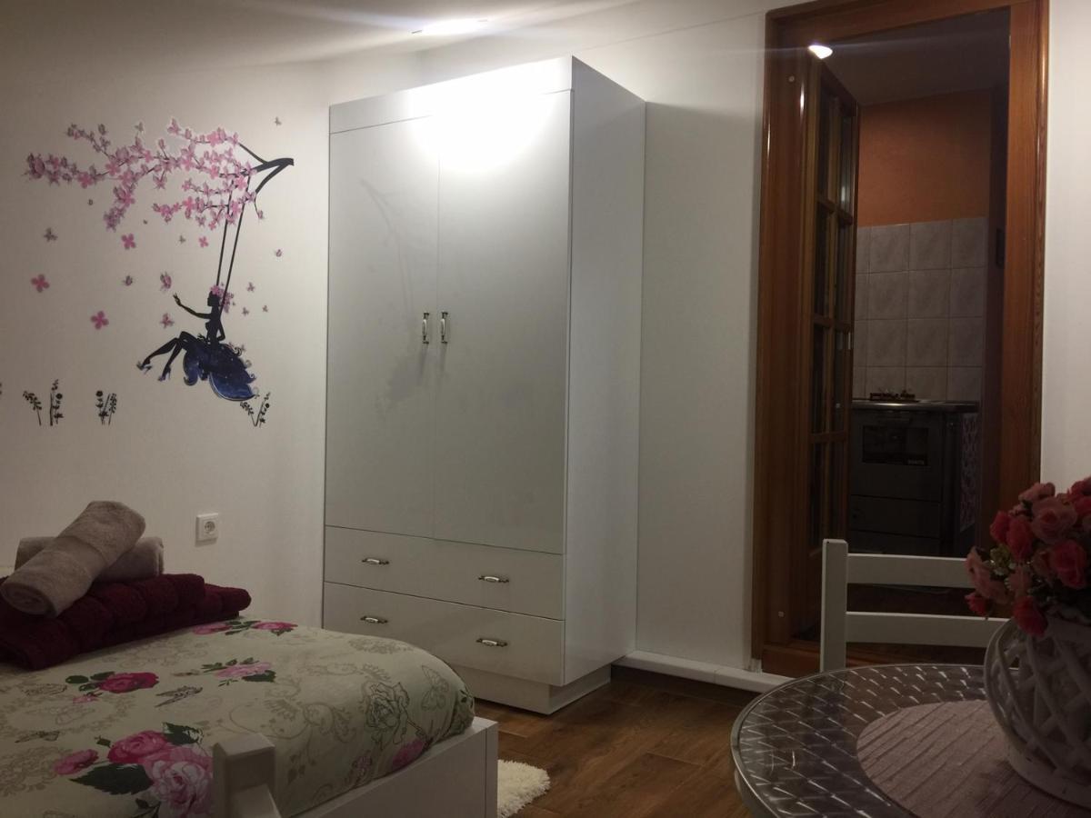Вилла Kuca Za Odmor "Nedeljko"/ Holliday Hause "Nedeljko" Свети-Мартин-на-Мору Экстерьер фото